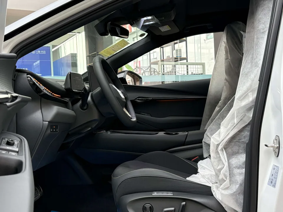 Volkswagen With the crowd06 Pure 2026 — миниатюра 4