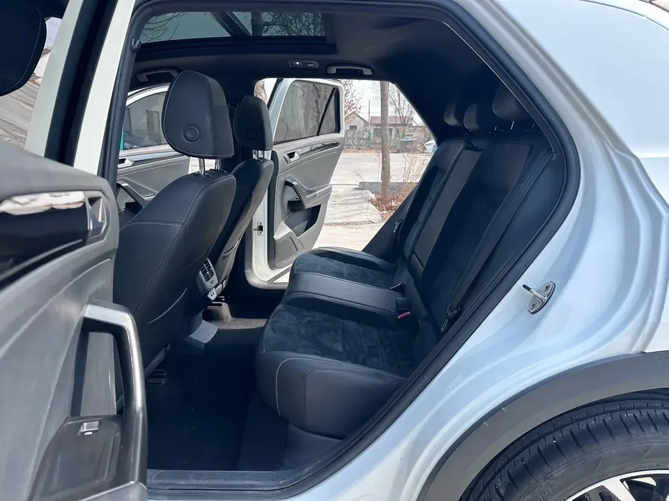 Volkswagen T-Roc Tangeu 280TSI DSG two-wheel drive luxury smart version 2023 — миниатюра 3