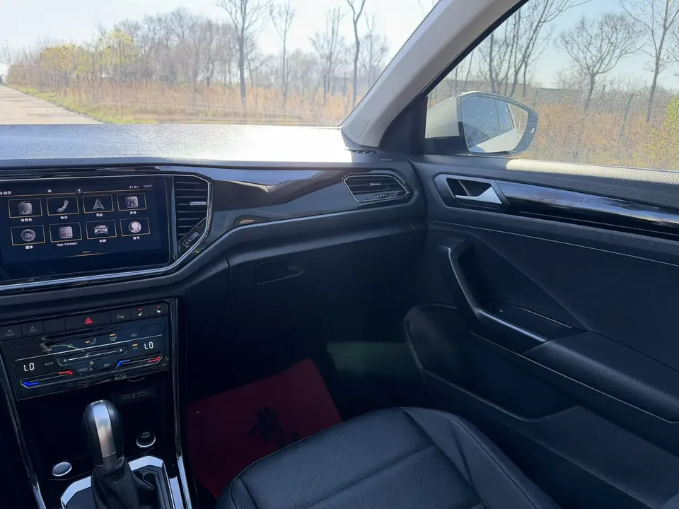 Volkswagen T-Roc Tange 280TSI DSG two-wheel drive comfort PLUS 2023 — миниатюра 3