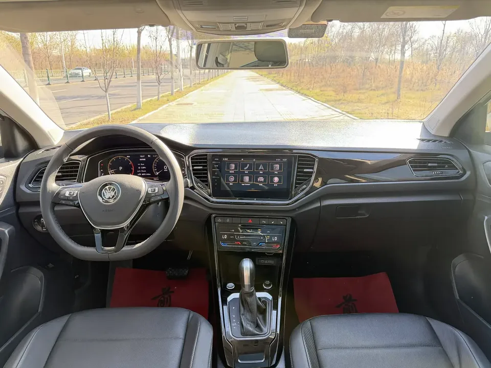 Volkswagen T-Roc Tange 280TSI DSG two-wheel drive comfort PLUS 2023 — миниатюра 4
