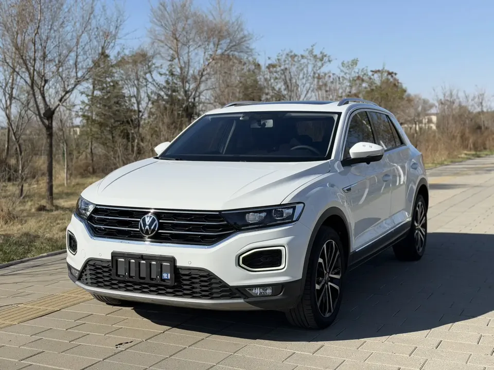 Volkswagen T-Roc Tange 280TSI DSG two-wheel drive comfort PLUS 2023 — фото 1, купить с доставкой в Москву