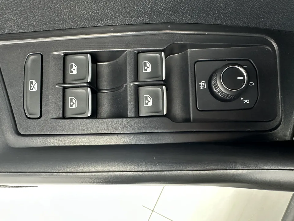 Volkswagen T-Roc Tange 280TSI DSG two-wheel drive comfort PLUS 2023 — миниатюра 5