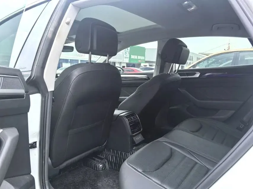Volkswagen Arteon 380TSI eye-catching model 2025 — миниатюра 3