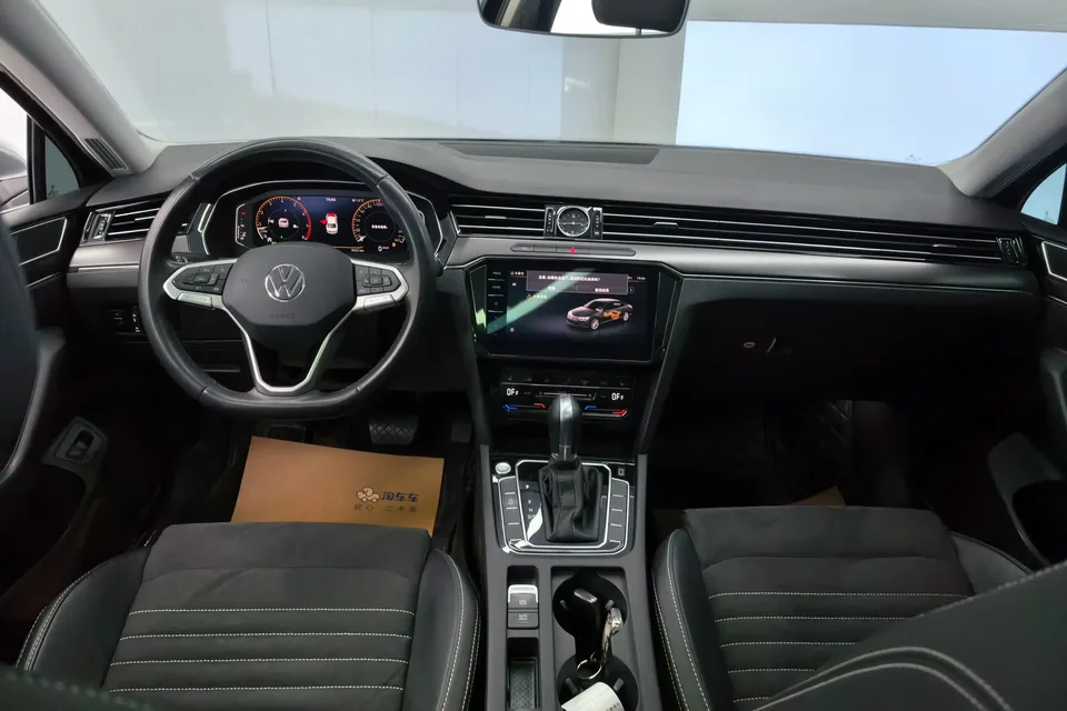 Volkswagen Magotan Magotan 2020 330TSI DSG Luxury Edition 2022 — миниатюра 3