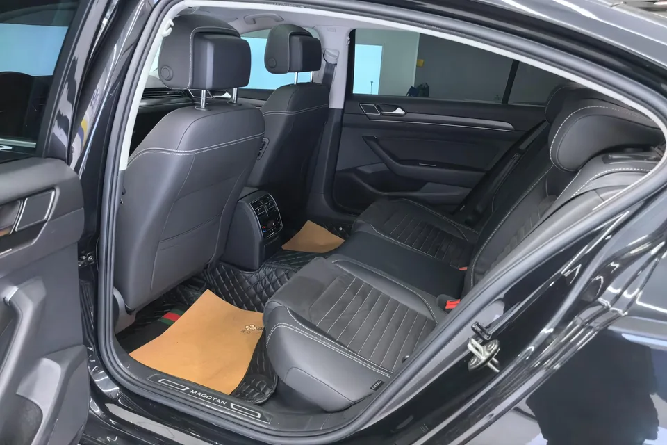 Volkswagen Magotan Magotan 2020 330TSI DSG Luxury Edition 2022 — миниатюра 4