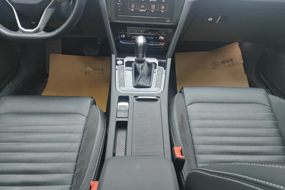 Volkswagen Magotan Magotan 2020 330TSI DSG Leading Edition 2022 — миниатюра 2