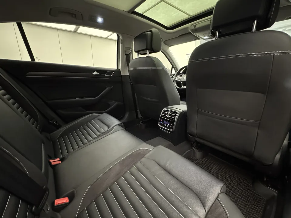 Volkswagen Magotan 330TSI DSG 30th Anniversary Edition 2022 — миниатюра 3