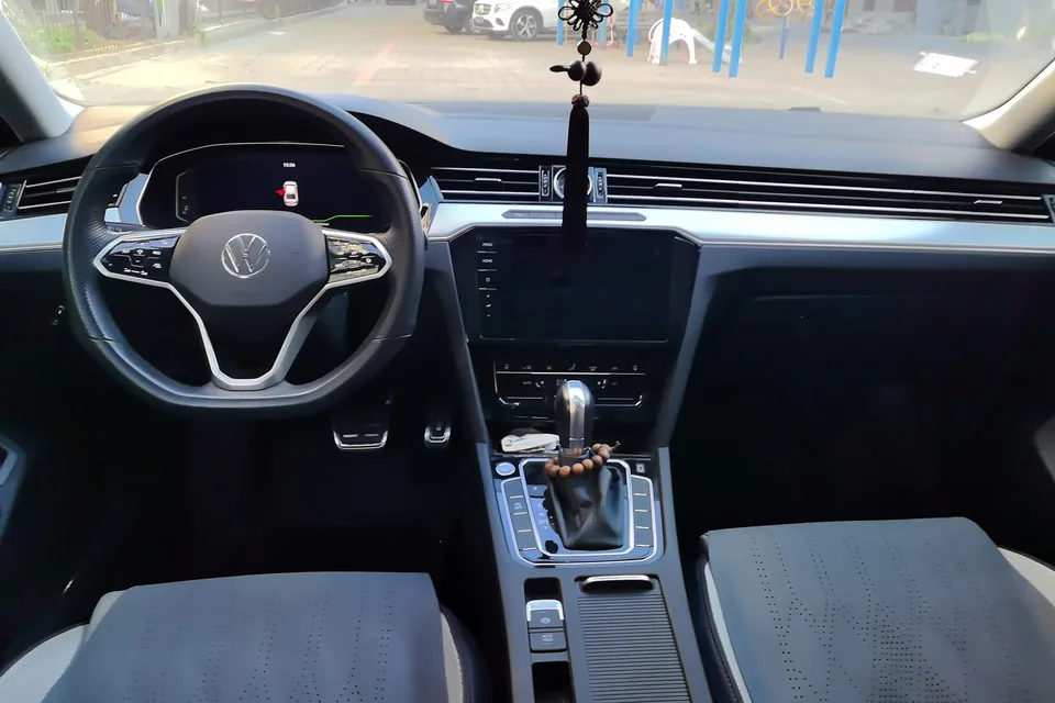 Volkswagen Magotan Magotan 2023 2 million commemorative edition 330TSI DSG luxury model 2022 — миниатюра 4
