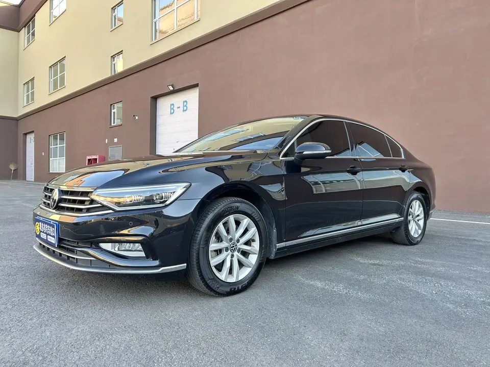 Volkswagen Magotan Magotan 2020 Magotan 2020 280TSI DSG Leading Edition 2022 — photo 1, buy with delivery to Moscow