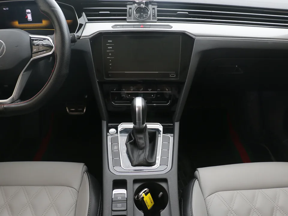 Volkswagen Magotan Magotan 2023 2 million commemorative edition 330TSI DSG leading model 2023 — миниатюра 4