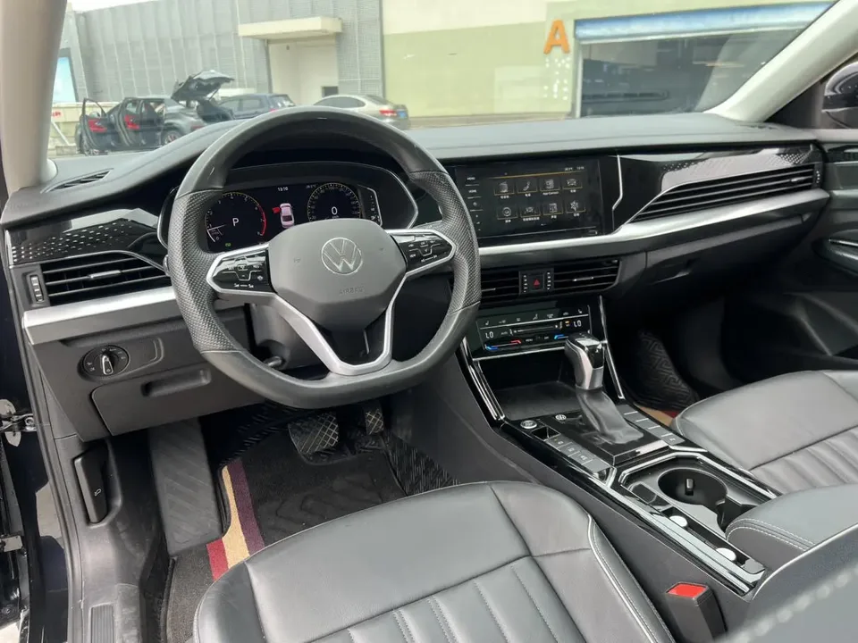Volkswagen Passat facelift 330TSI Elite Edition 2023 — миниатюра 3