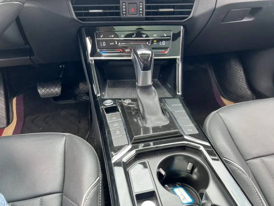 Volkswagen Passat facelift 330TSI Elite Edition 2023 — миниатюра 4