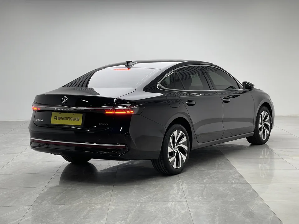 Volkswagen Passat Pro 300TSI Dragon Edition 2025 — миниатюра 2