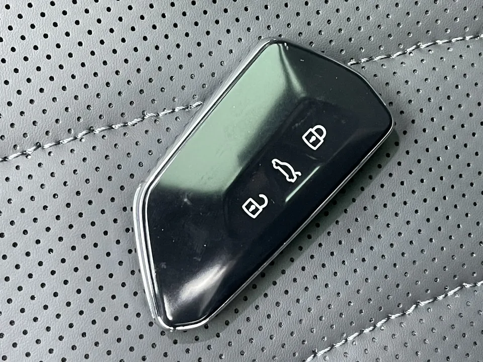 Volkswagen Passat Pro 300TSI Dragon Edition 2025 — миниатюра 3