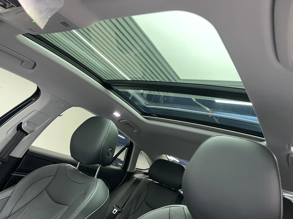 Volkswagen Passat Pro 300TSI Dragon Edition 2025 — миниатюра 5