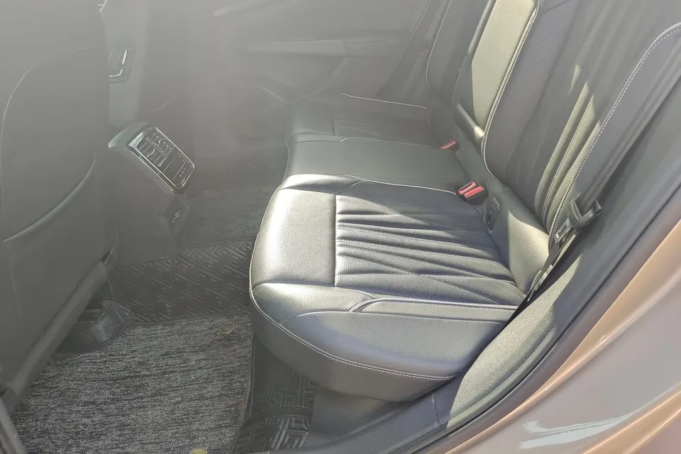 Volkswagen Passat Passat 2022 330TSI Starry Sky Deluxe Edition 2022 — миниатюра 4