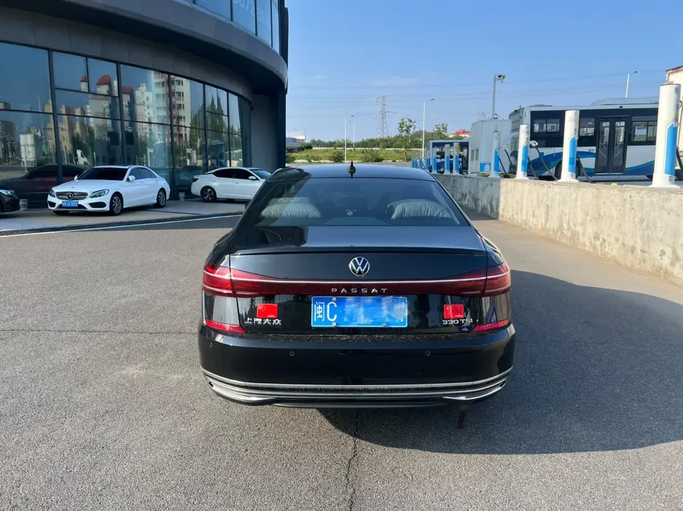 Volkswagen Passat Passat 2022 330TSI Elite Edition 2023 — миниатюра 2