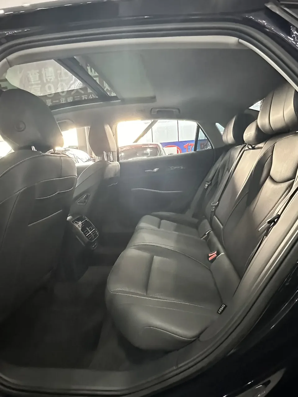 Volkswagen Passat Passat 2025 Pro 380TSI Dragon Edition 2024 — миниатюра 2