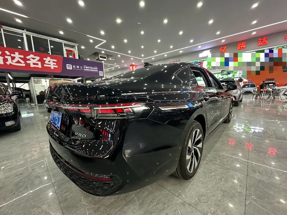 Volkswagen Passat Passat 2025 Pro 380TSI Dragon Edition 2024 — миниатюра 4