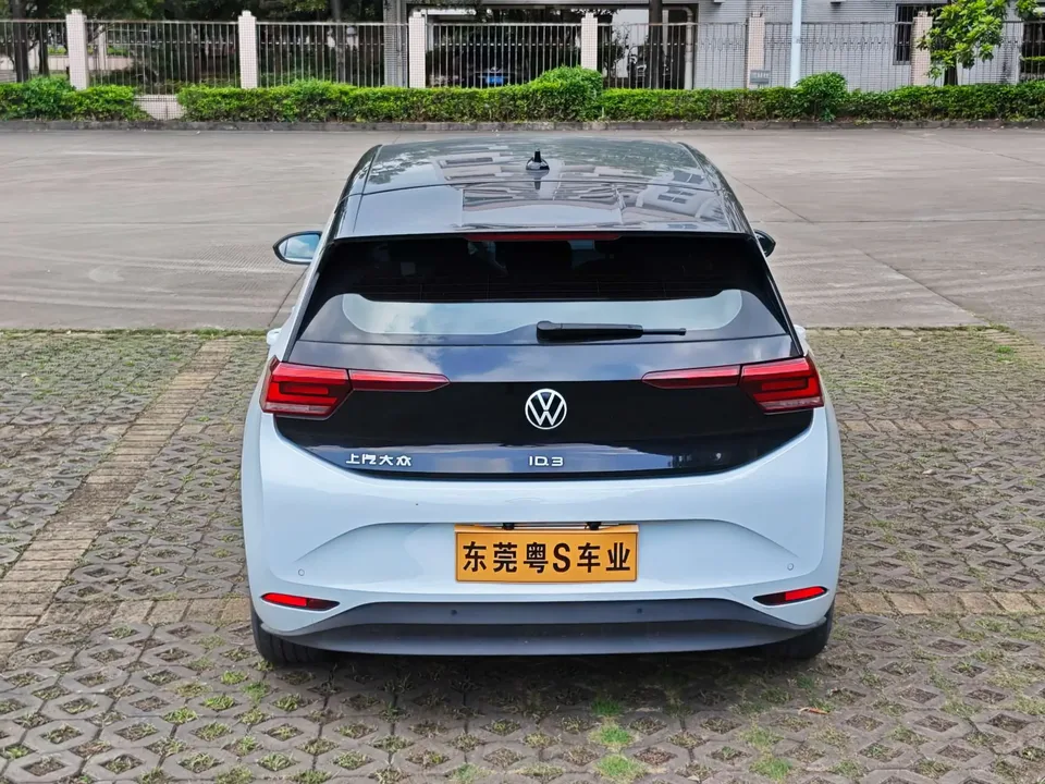 Volkswagen ID.3 Upgraded Pure Smart Edition 2023 — миниатюра 2