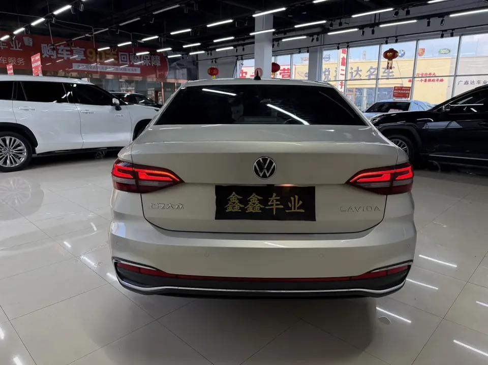 Volkswagen Lavida facelift 1.5L automatic starry sky 5 million version 2023 — миниатюра 4
