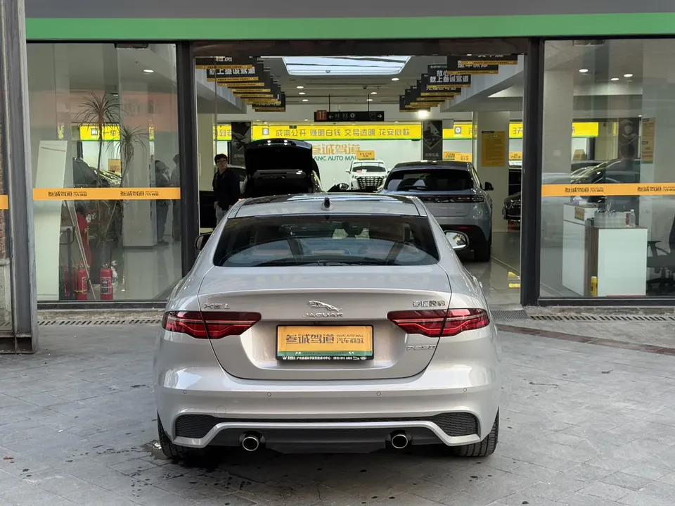 Jaguar XEL Jaguar XEL 2024 2.0T 250PS R-DYNAMIC S aggressive sports version 2023 — миниатюра 2