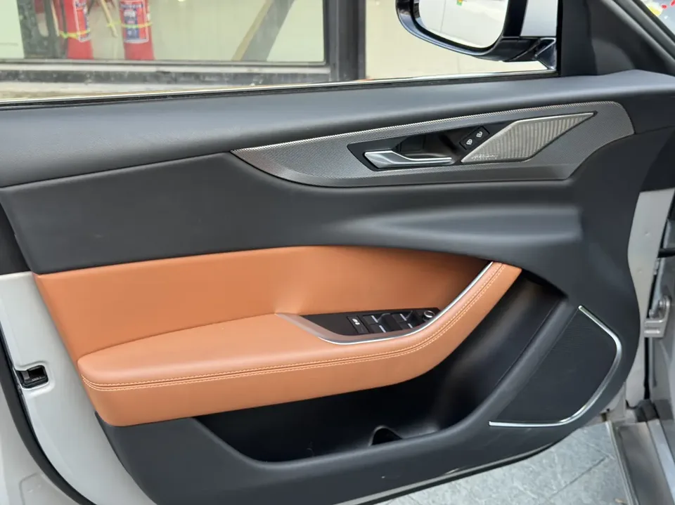 Jaguar XEL Jaguar XEL 2024 2.0T 250PS R-DYNAMIC S aggressive sports version 2023 — миниатюра 3