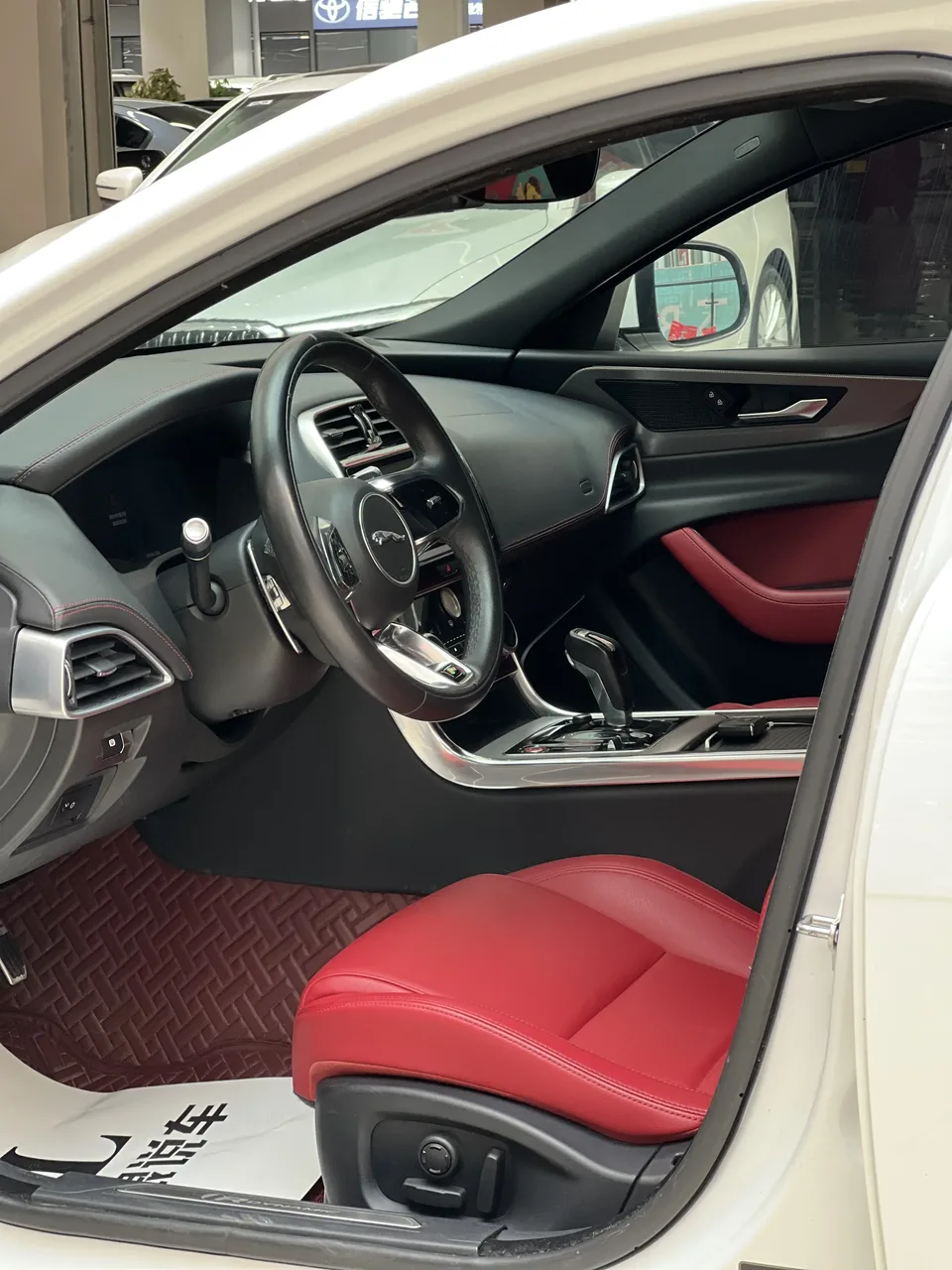 Jaguar XEL XEL 2022 2.0T 250PS R-DYNAMIC S aggressive sports version 2022 — thumbnail 3