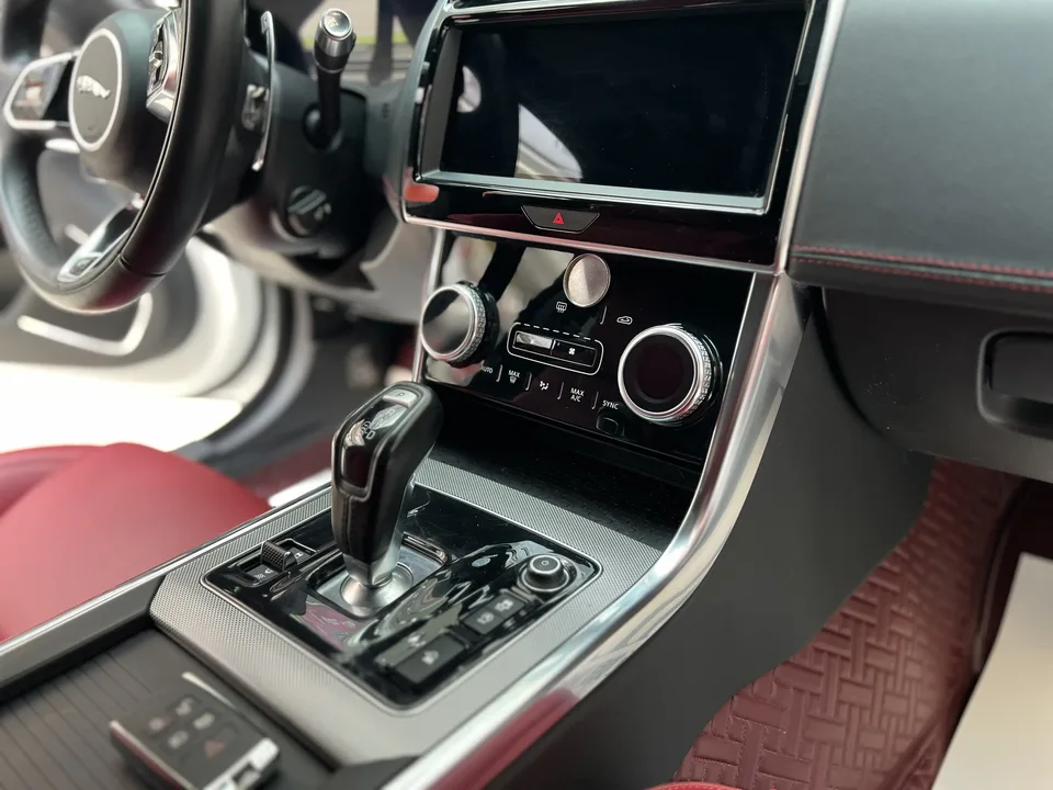 Jaguar XEL XEL 2022 2.0T 250PS R-DYNAMIC S aggressive sports version 2022 — thumbnail 5