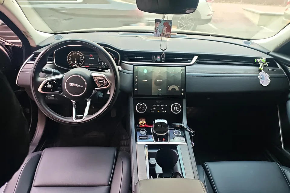 Jaguar XFL 2.0T P200 Two-wheel drive Elite Deluxe Edition 2023 — миниатюра 4