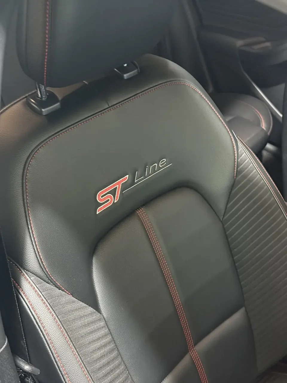 Ford Focus Hatchback EcoBoost 180 Automatic S Edition 2022 — миниатюра 3