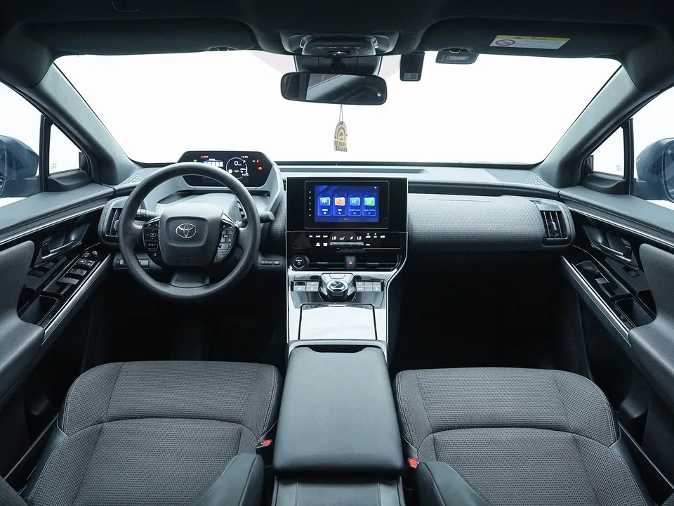 Toyota FAW bZ4X Elite JOY Edition 2023 — миниатюра 4