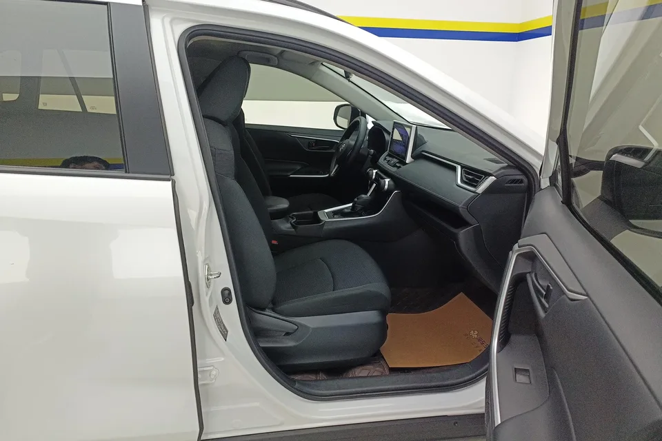 Toyota RAV4 2.0L CVT 2WD Urban Edition 2022 — миниатюра 3