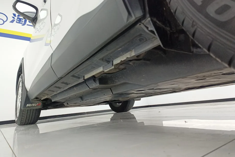 Toyota RAV4 2.0L CVT 2WD Urban Edition 2022 — миниатюра 4