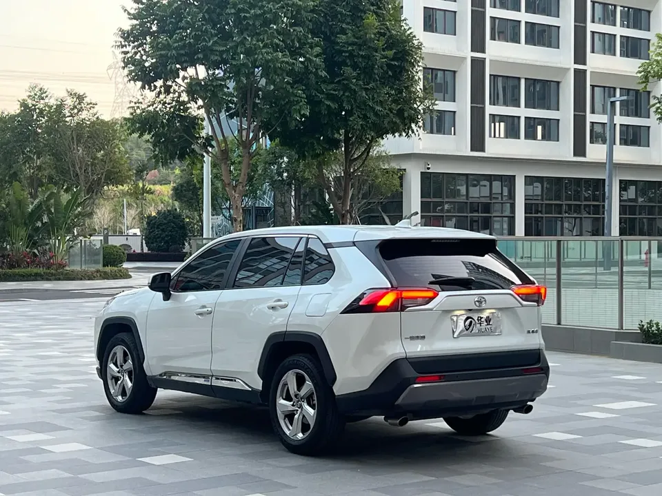 Toyota RAV4 RAV4 2022 2.0L CVT 2WD Fashion PLUS Edition 2022 — thumbnail 4