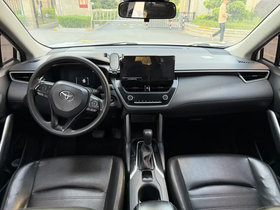 Toyota CorollaCross 2.0L CVT Pioneer Edition 2023 — миниатюра 3