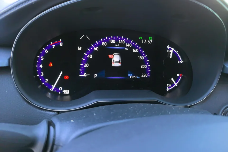 Toyota C-HR Hybrid 2.0L Yixiang Edition 2024 — миниатюра 4
