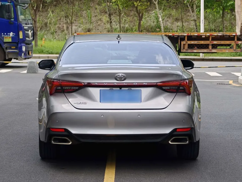 Toyota Avalon 2.0L CVT Premium Edition 2023 — миниатюра 2