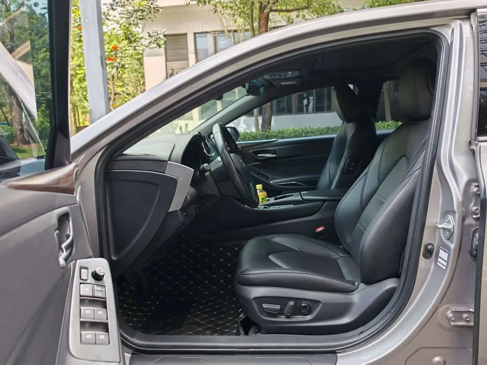 Toyota Avalon 2.0L CVT Premium Edition 2023 — миниатюра 3