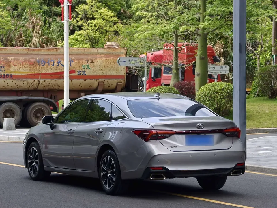 Toyota Avalon 2.0L CVT Premium Edition 2023 — миниатюра 4