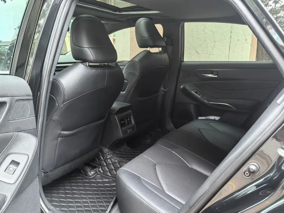 Toyota Avalon 2.0L CVT Premium Edition 2023 — миниатюра 3