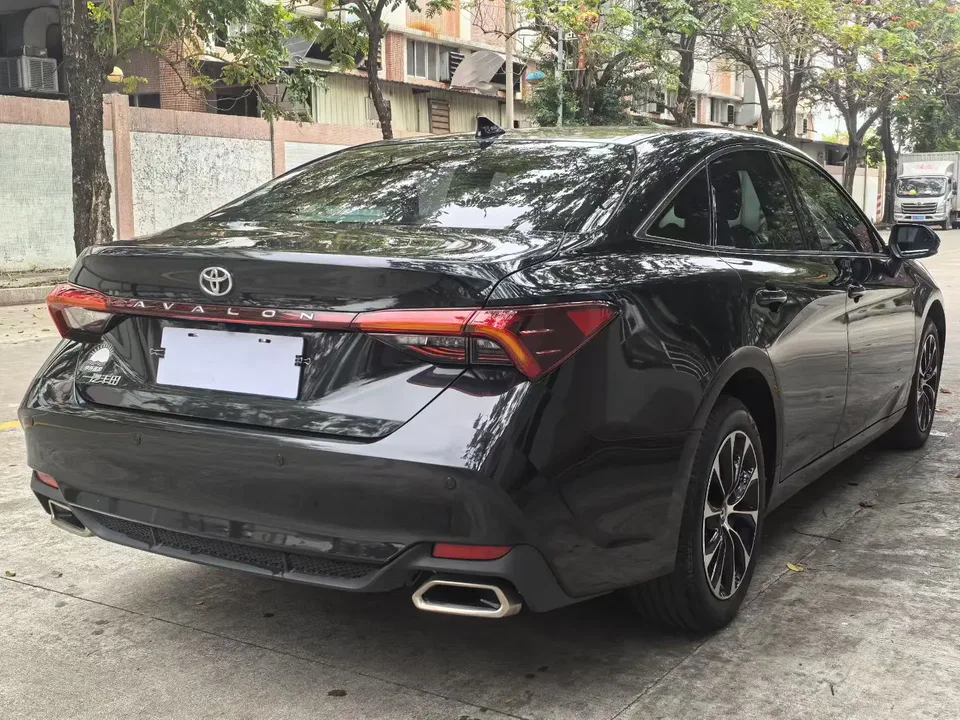 Toyota Avalon 2.0L CVT Premium Edition 2023 — миниатюра 4