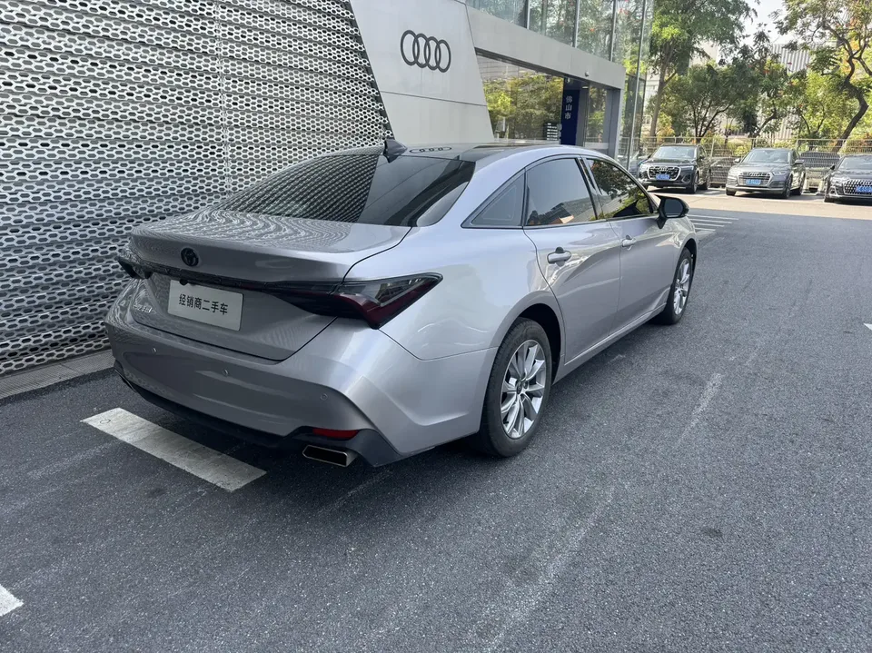 Toyota Avalon 2.0L CVT Premium Edition 2024 — миниатюра 4