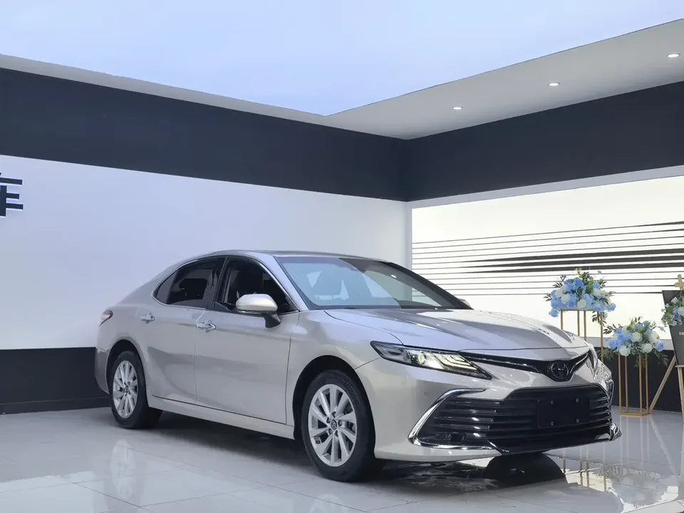Toyota Camry 2.0G Deluxe Edition 2023 — миниатюра 2