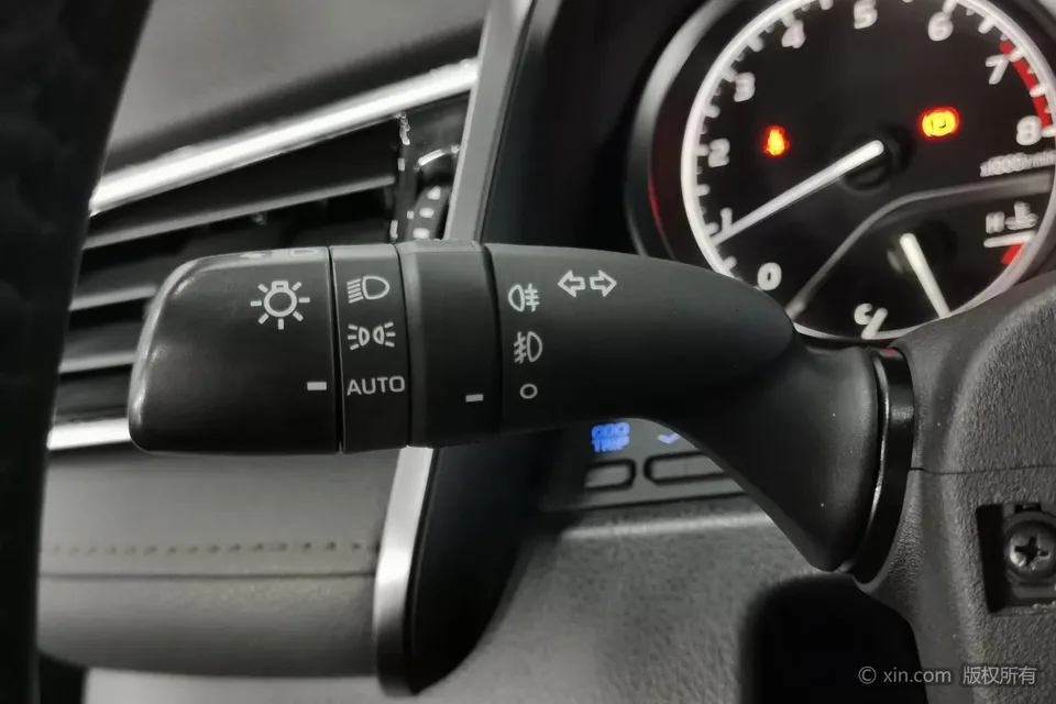 Toyota Camry 2.0G Deluxe Edition 2022 — миниатюра 4