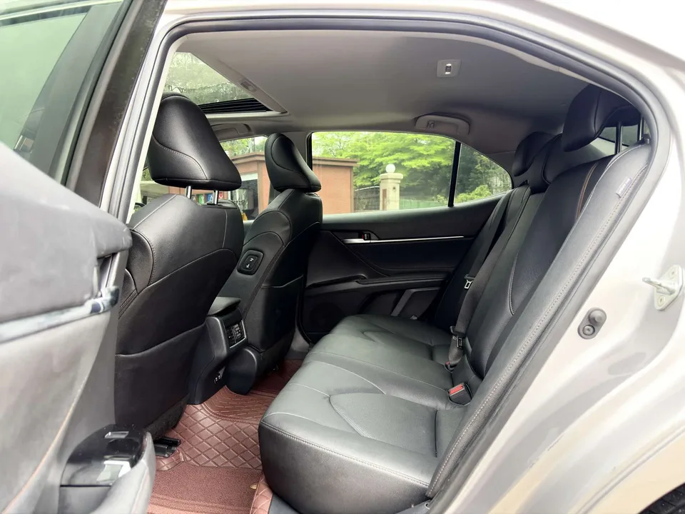 Toyota Camry 2.0G Deluxe Edition 2022 — миниатюра 3