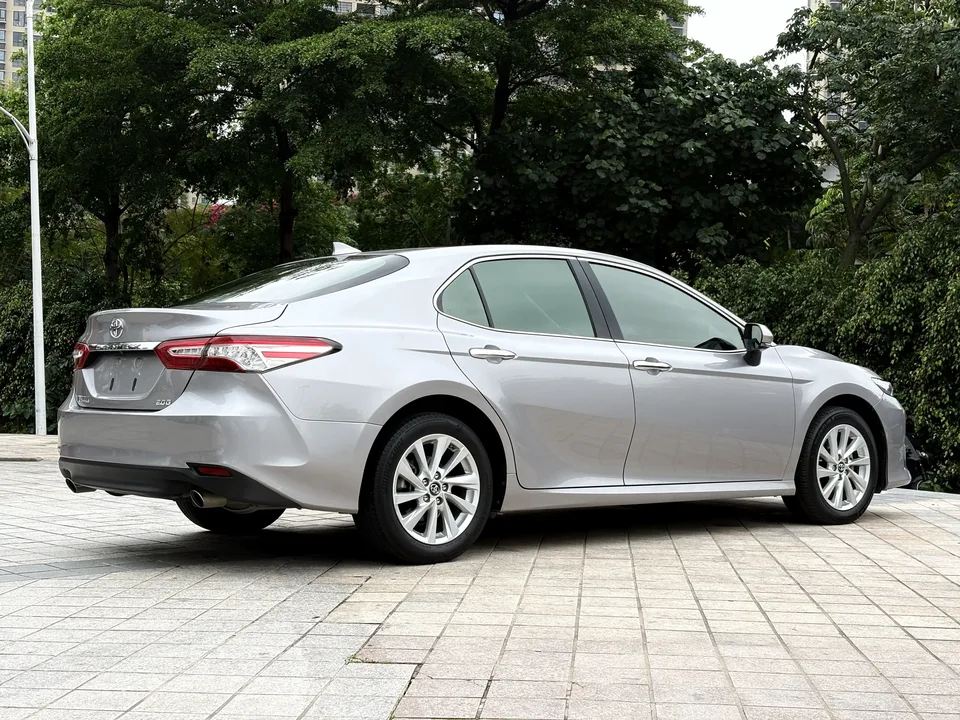 Toyota Camry 2.0G Deluxe Edition 2022 — миниатюра 4