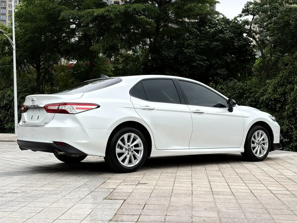 Toyota Camry 2.0G Deluxe Edition 2022 — миниатюра 2
