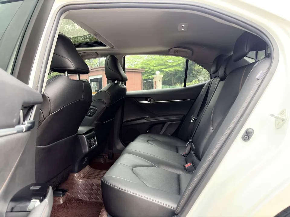 Toyota Camry 2.0G Deluxe Edition 2022 — миниатюра 3