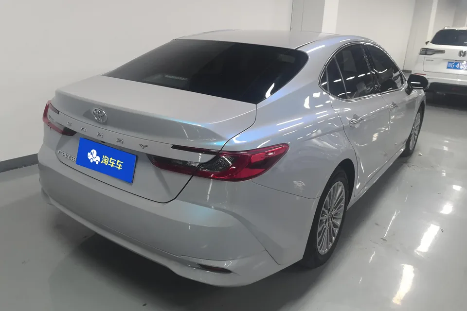 Toyota Camry 2.0E Elite Edition 2024 — миниатюра 3